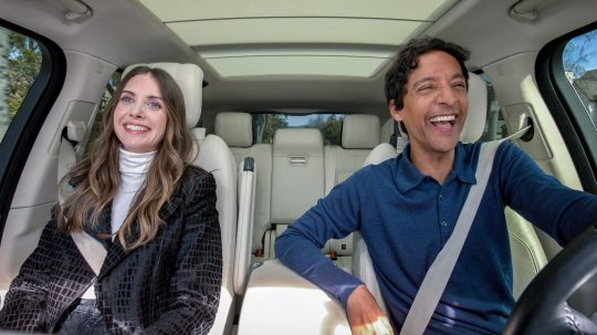 Carpool Karaoke: The Series - Alison Brieová a Danny Pudi